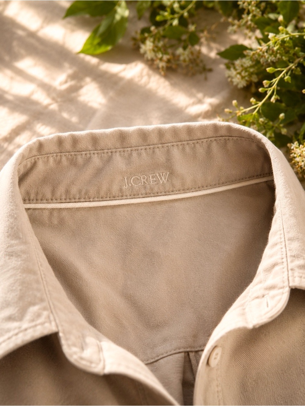 J Crew Button-Down Cotton Khaki Tan Top, Sleeve Roll-Tabs ⭐️ Like New - Picture 9 of 16